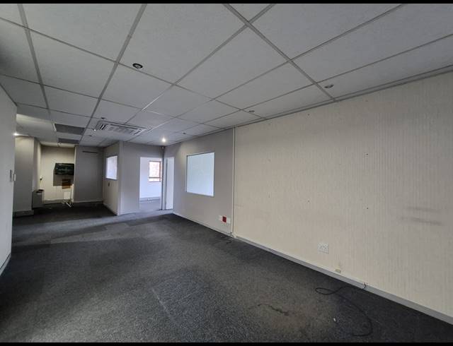 138M² OFFICE TO LET IN HYDE PARK